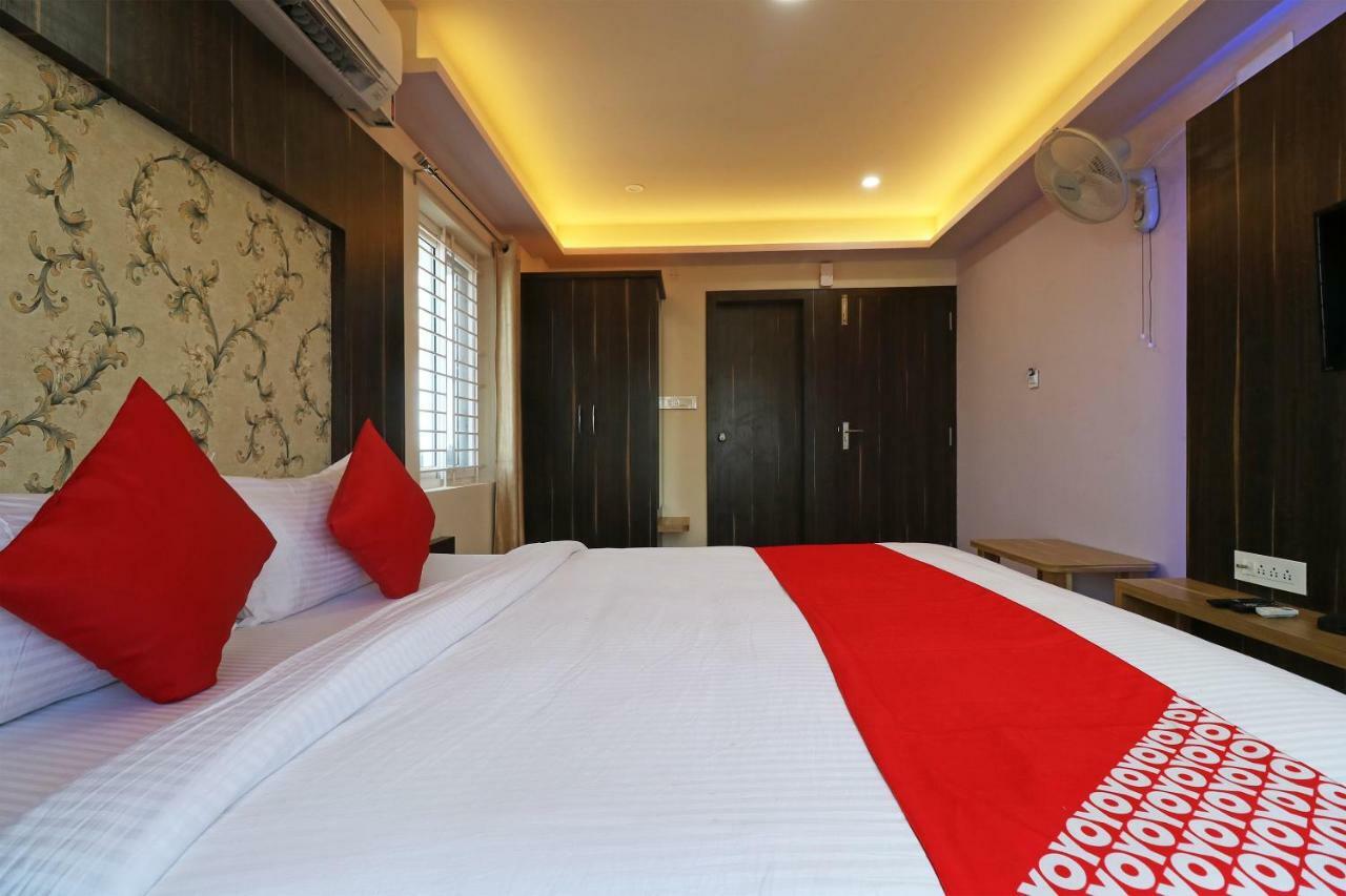 Oyo 37349 Sai Palace Chik Banavar Bagian luar foto