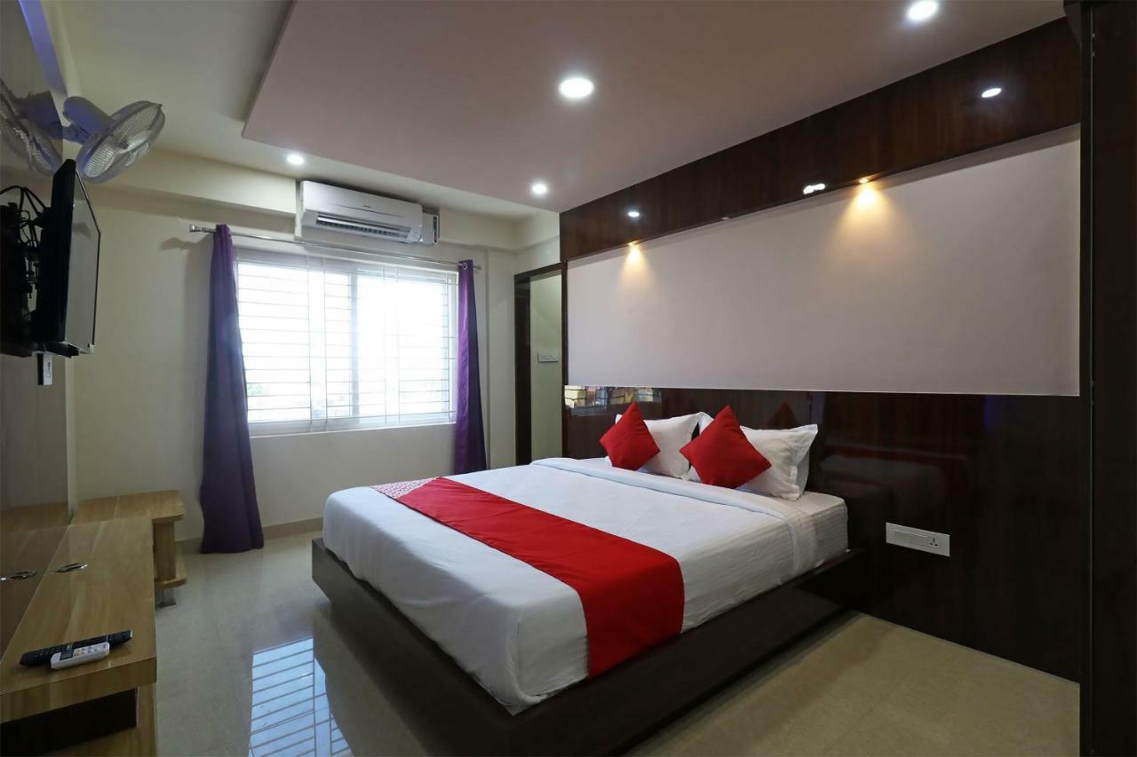 Oyo 37349 Sai Palace Chik Banavar Bagian luar foto