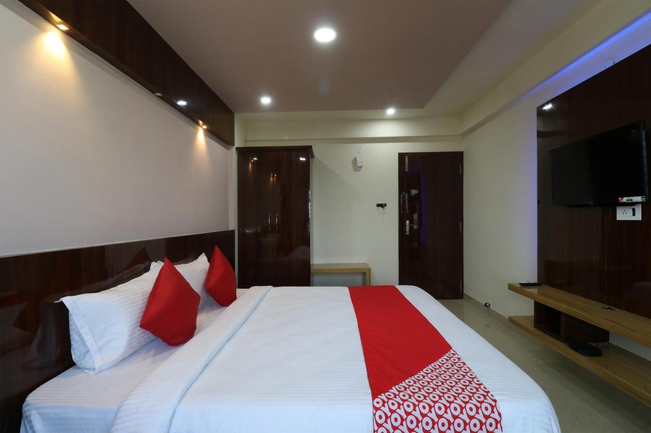 Oyo 37349 Sai Palace Chik Banavar Bagian luar foto
