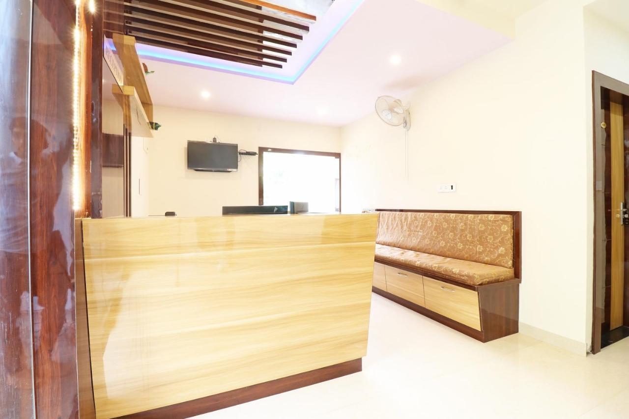 Oyo 37349 Sai Palace Chik Banavar Bagian luar foto