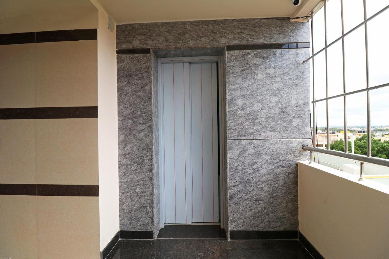 Oyo 37349 Sai Palace Chik Banavar Bagian luar foto
