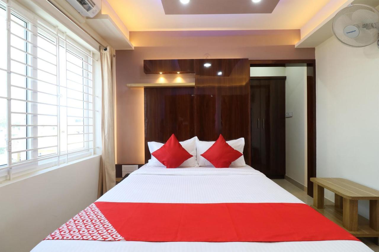 Oyo 37349 Sai Palace Chik Banavar Bagian luar foto