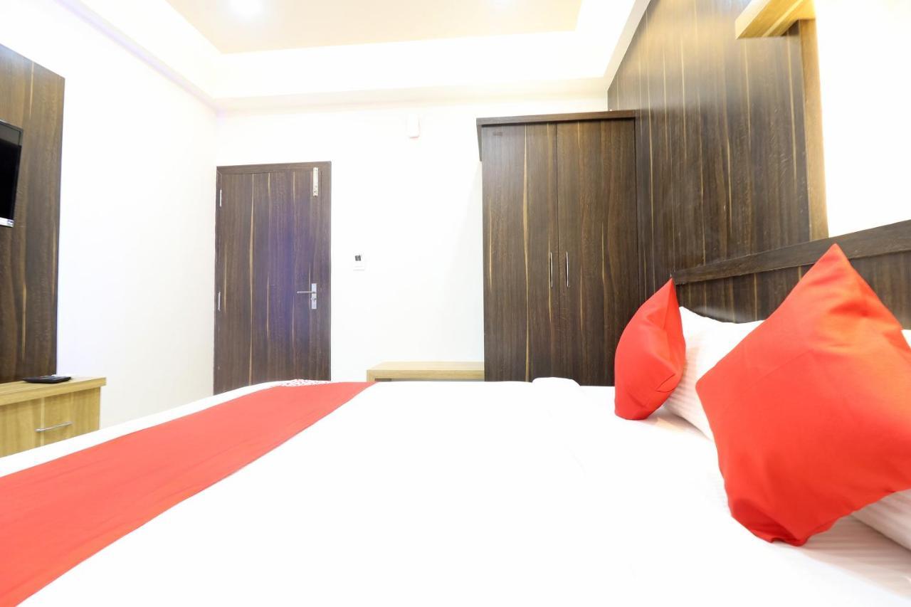 Oyo 37349 Sai Palace Chik Banavar Bagian luar foto