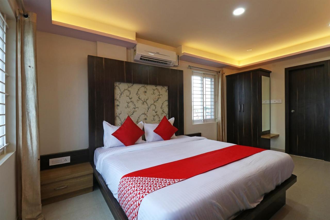 Oyo 37349 Sai Palace Chik Banavar Bagian luar foto